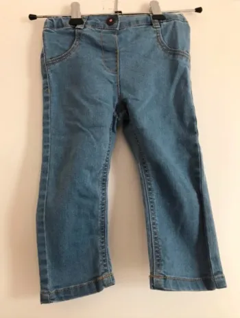 Jeans fille kiabi 18 mois Porté 1 fois comme neuf