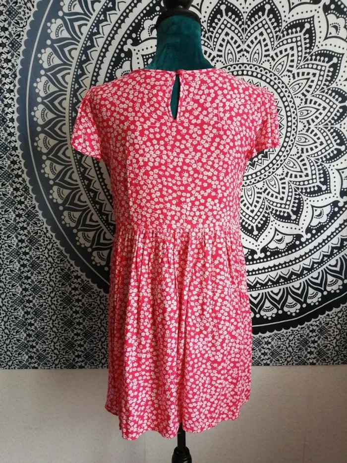 Robe courte fluide rose à fleurs blanches / shein / (M) - photo numéro 6