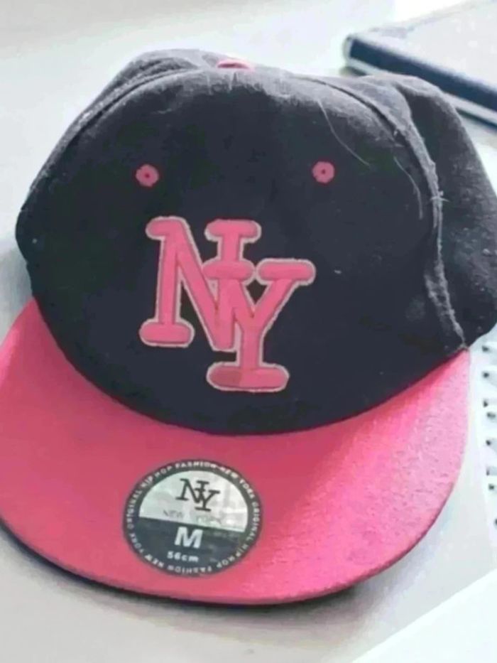 Casquette🌹 NY🌹 rose et noir non réglable