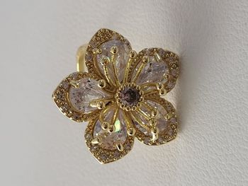 Bague acier inoxydable doré, fleur zircon blanc