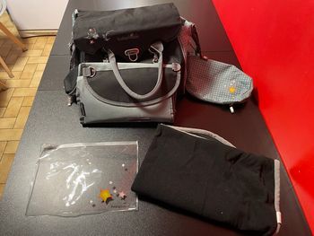 Sac à langer noir et gris Babymoov – Très bon état, complet avec accessoires 