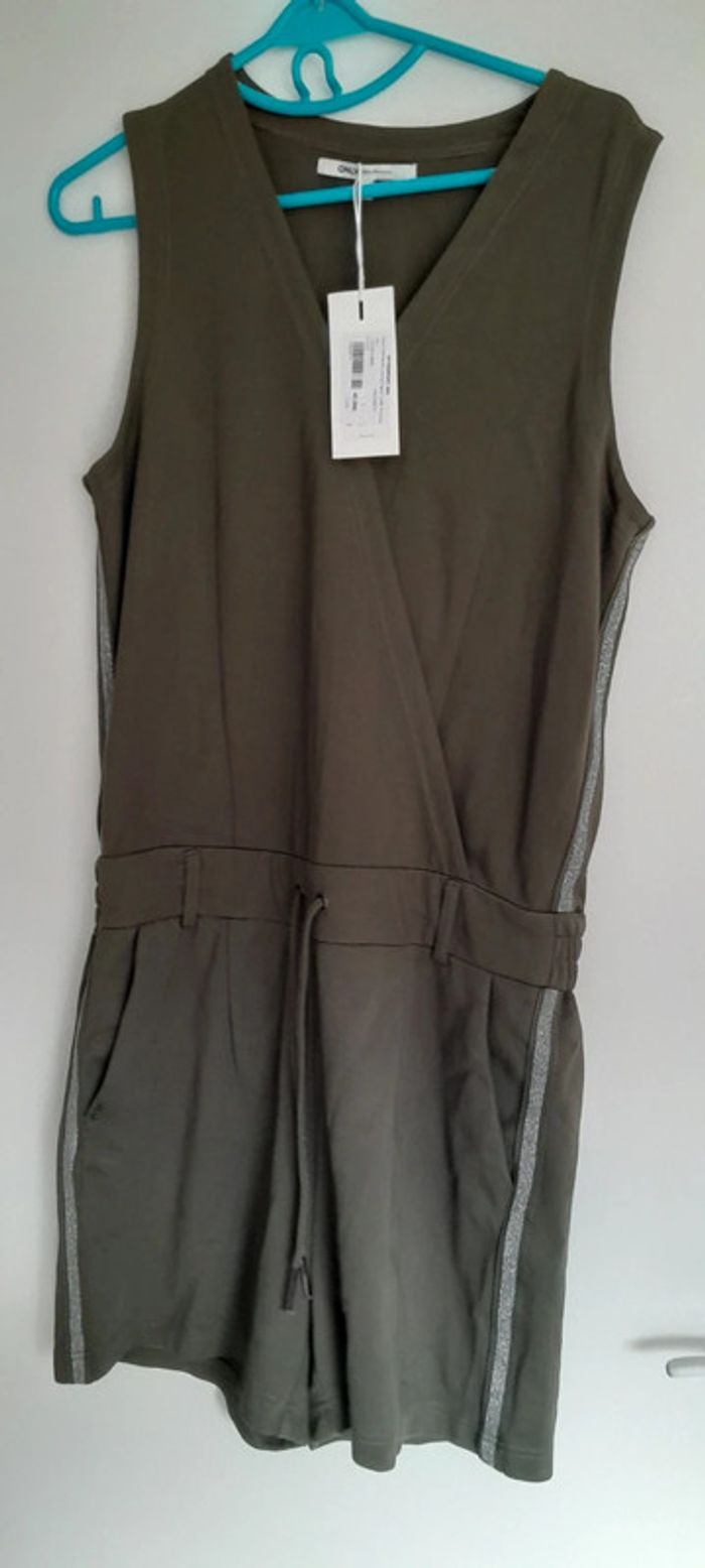 Combishort kaki neuve intersport