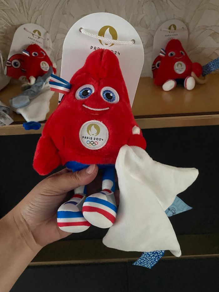 Lot 4 doudous mascottes les Phryges Paris 2024 - photo numéro 7