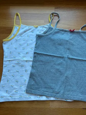 Lot 2 maillots de corps Okaidi vertbaudet 8 ans fille