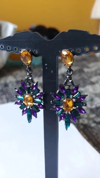 Boucle d'oreille toute neuve