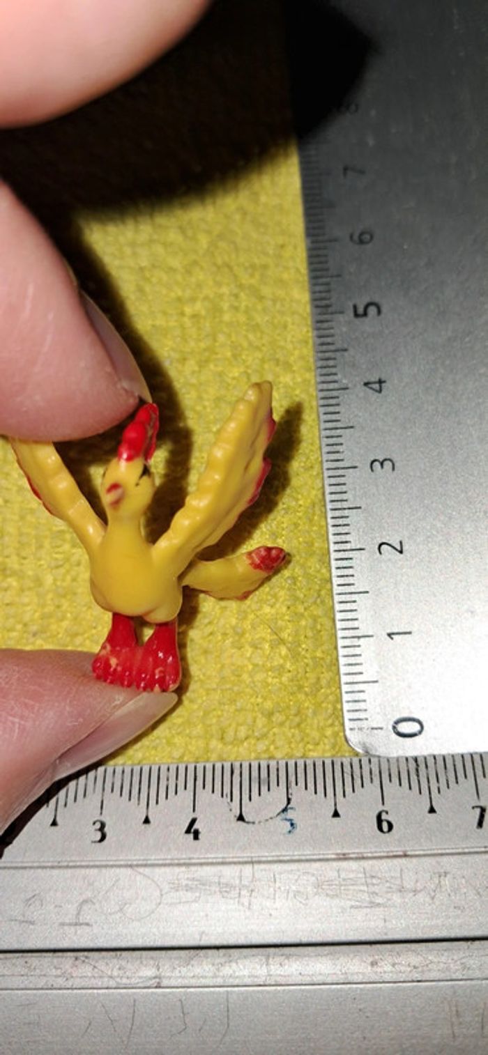 Pokemon figurine