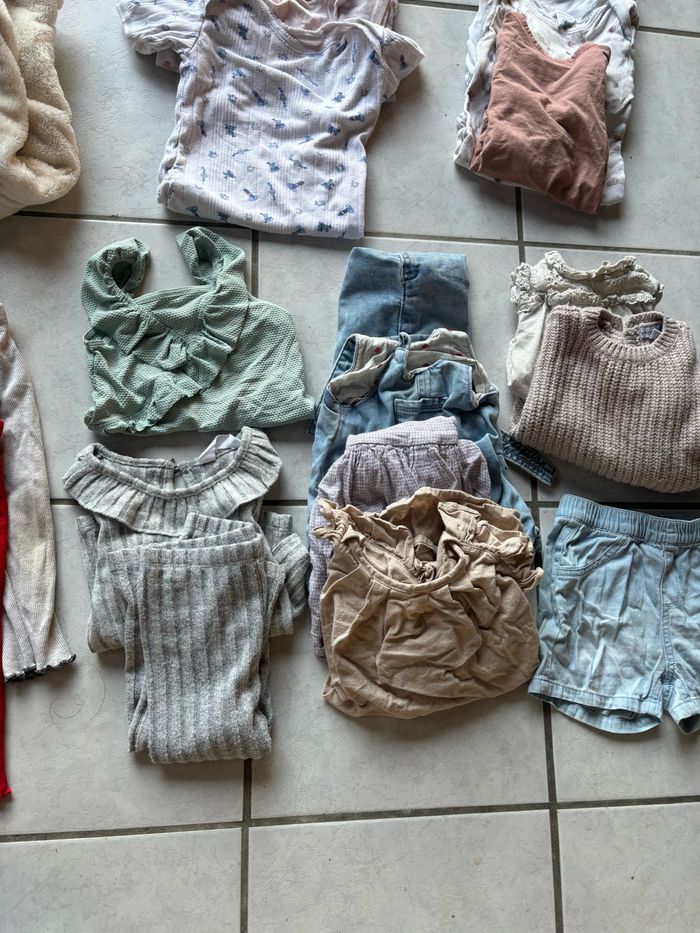 Lot de vêtement taille environ 9 18mois mixé de taille - photo numéro 3