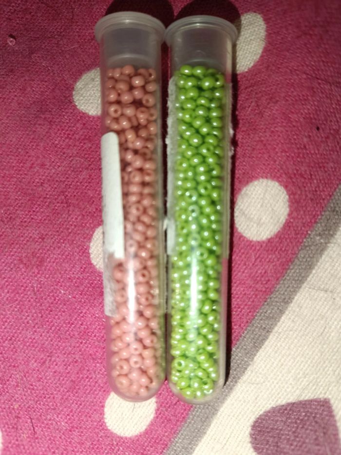 Lot de 2 tubes de perles de rocaille