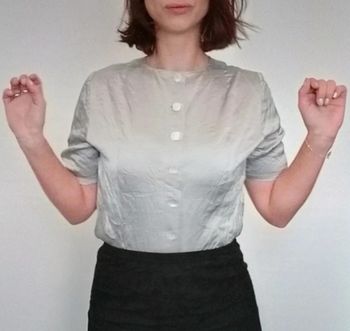 Chemisier en soie chic argentée vintage tu