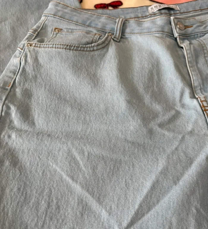 Jeans bleu clair coupe droite - photo numéro 2