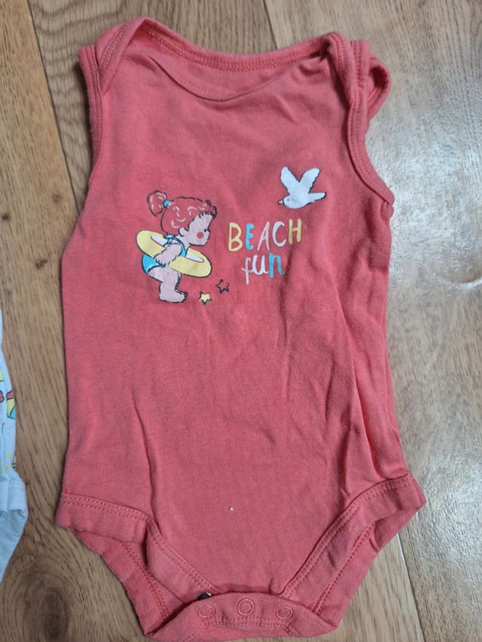 Lot 2bodies (0-2mois) + 1 t-shirt - photo numéro 4