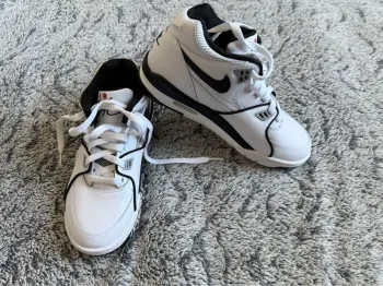 Baskets neuves Nike Air FLIGHT 89 GS - taille 38