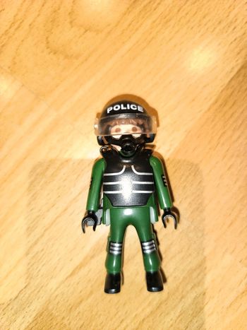 Policier Playmobil