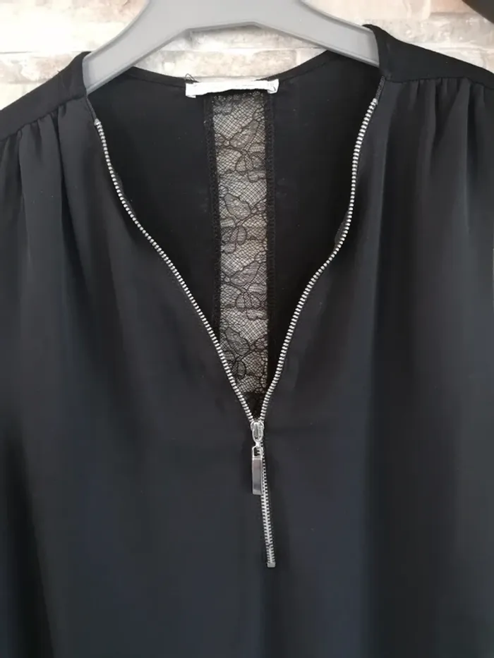 Blouse / haut noir  avec dentelle gemo taille 38 - photo numéro 4
