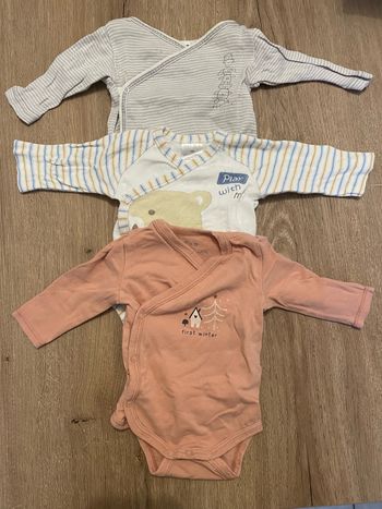 Lot bodys taille naissance