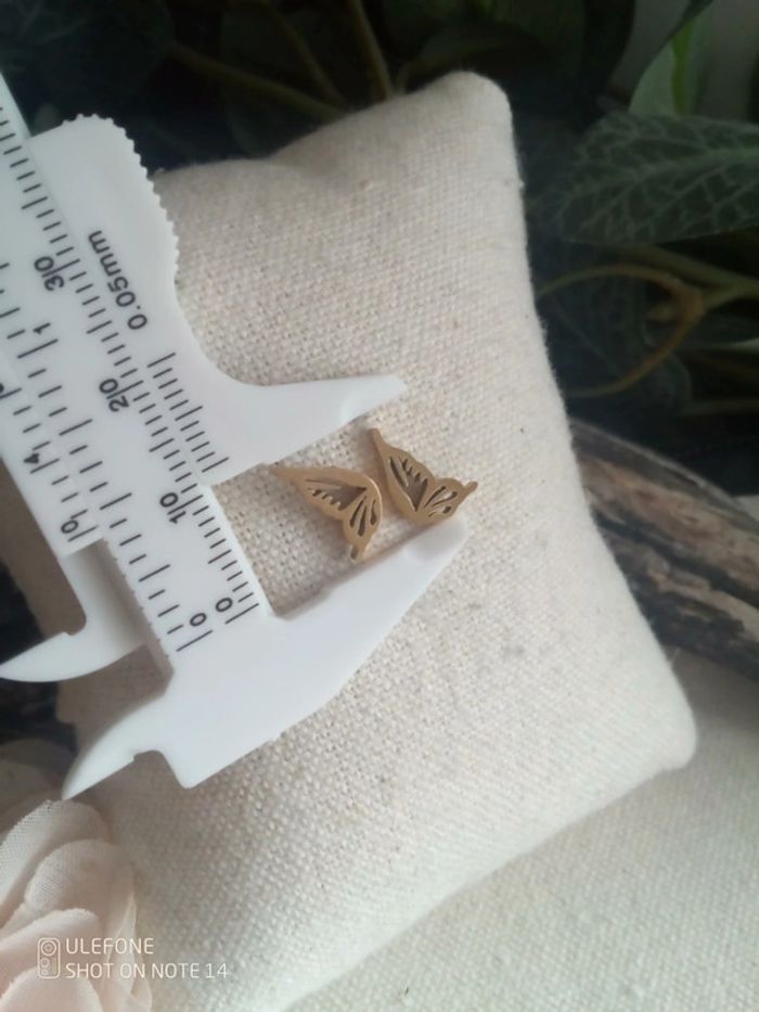 Boucles d'oreilles ailes de papillon en acier doré - photo numéro 2