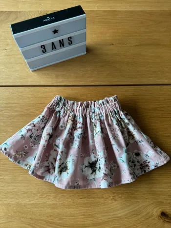 Jupe légers volants rose pâle et fleurs 🌸 - Taille 2/3 Ans