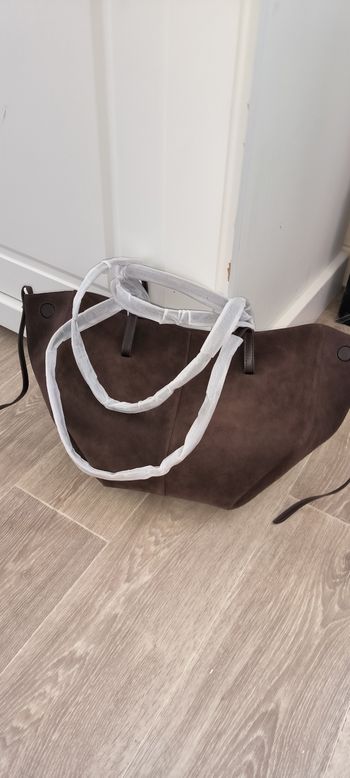 Sac cabas en cuir véritable avec deux pochettes inclus cuir véritable 