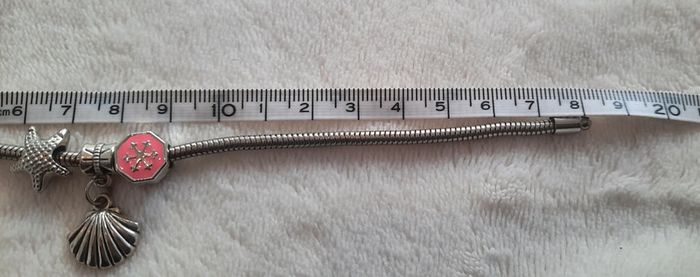 Bracelet avec 3 charms - photo numéro 4