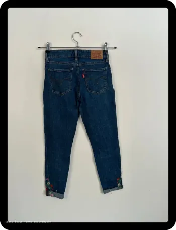 Jean Levi's Femme Bleu Motif Rose | 711 Skinny | Taille W24 FR34 | Très Bon État | BP24