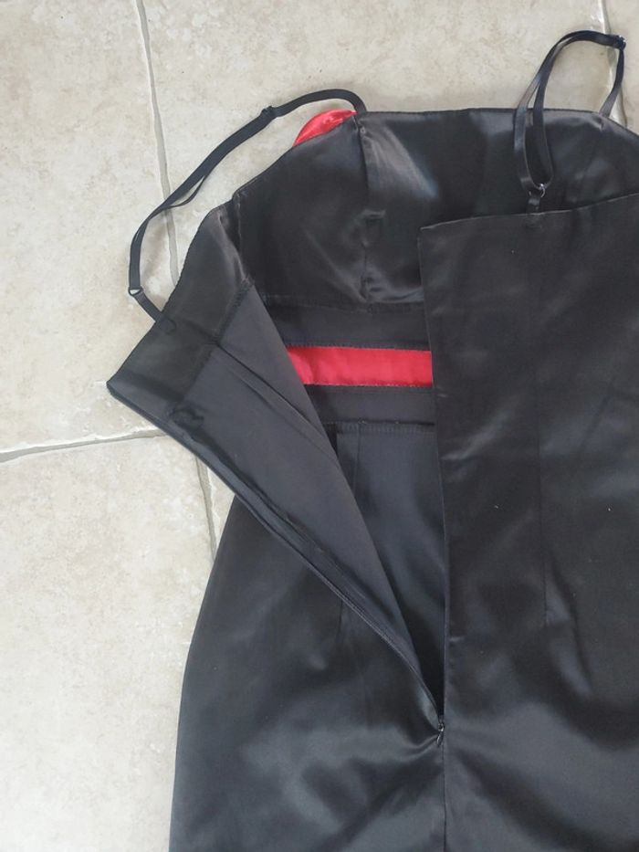 Robe noire avec effet satiné - photo numéro 5