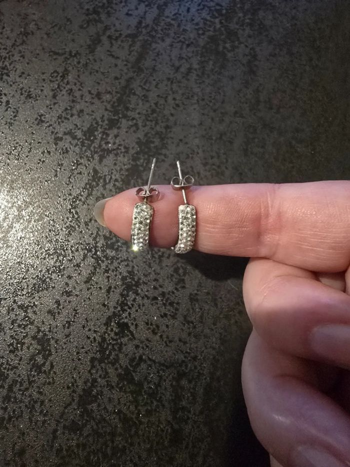 Boucles d'oreilles très bon état - photo numéro 5