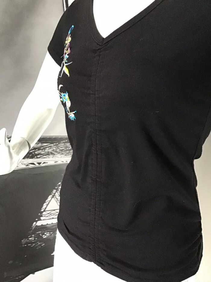 Tee shirt a motif brodé - photo numéro 4