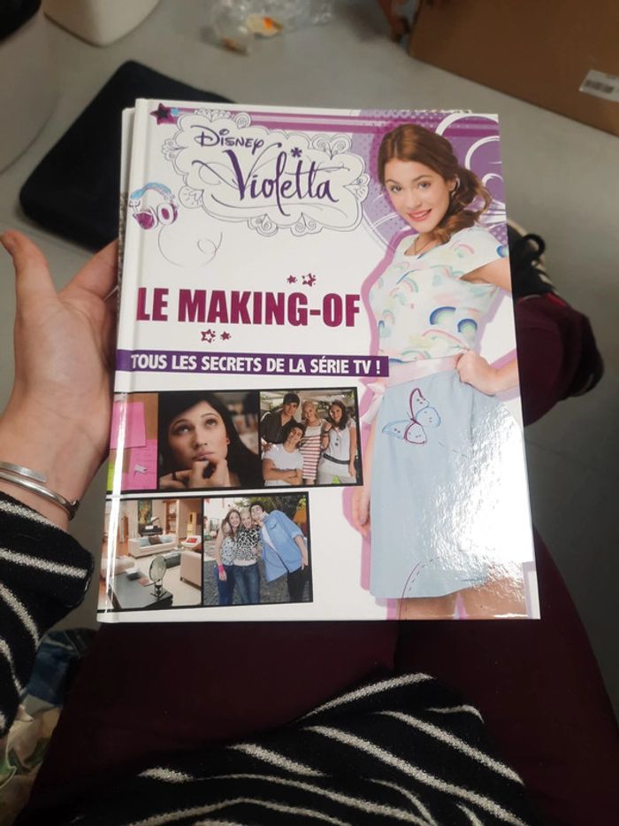 Grand livre Disney série tv