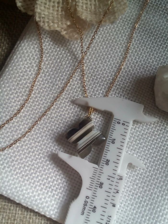 Collier fleur en pierre d'agate taillée en fleur - photo numéro 3