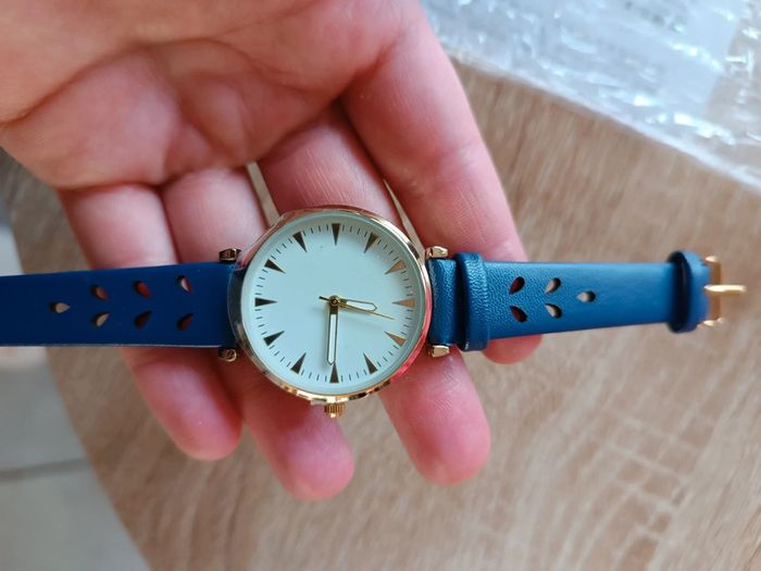 Montre bleu marine neuve - photo numéro 3