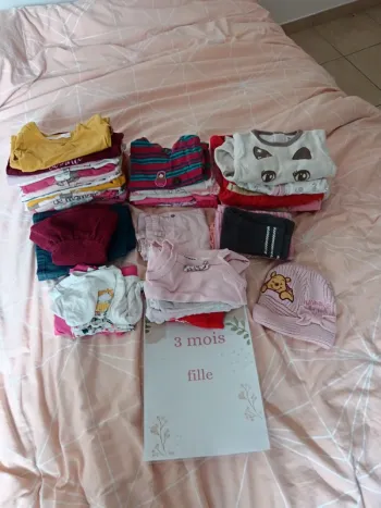 Lot 47 vêtements 3mois fille
