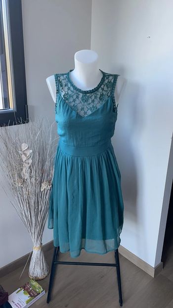 Robe verte dentelle