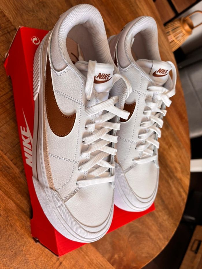 Baskets Nike P.42,5 Neuves - photo numéro 3