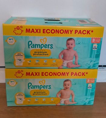 Lot couches Pampers premium taille 3/224 couches 