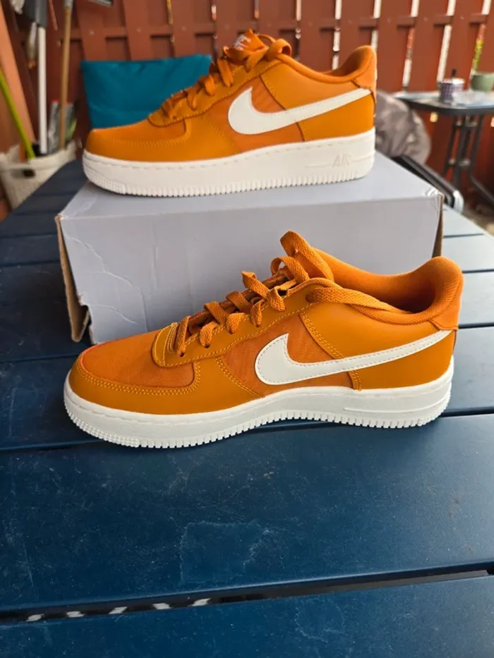 Nike air force 1 taille 38 neuves orange brun - photo numéro 3
