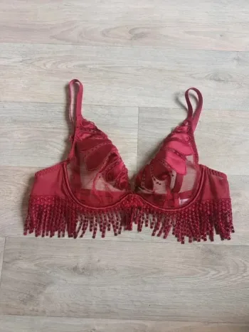 Soutien gorge simone Pérèle 85 B neuf avec armature grande qualité jamais porté