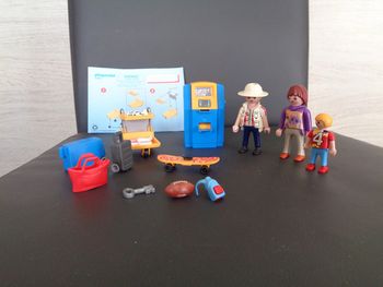 Famille vacanciers et bornes - city action - playmobil 5399