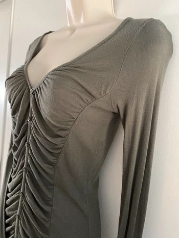 T-shirt vert kaki, Naf-Naf, taille  xs  il pourrait faire un s