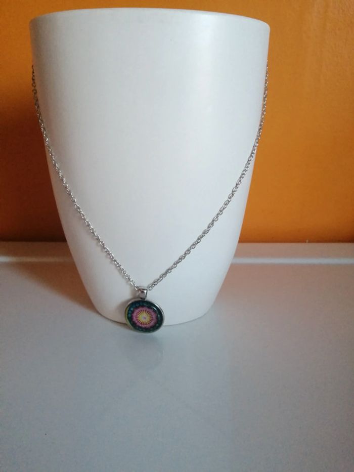 🌸Collier argenté avec pendentif mandala Neuf 🌸