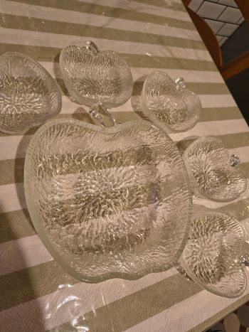 Service a compote ou salade de fruit vintage pomme 