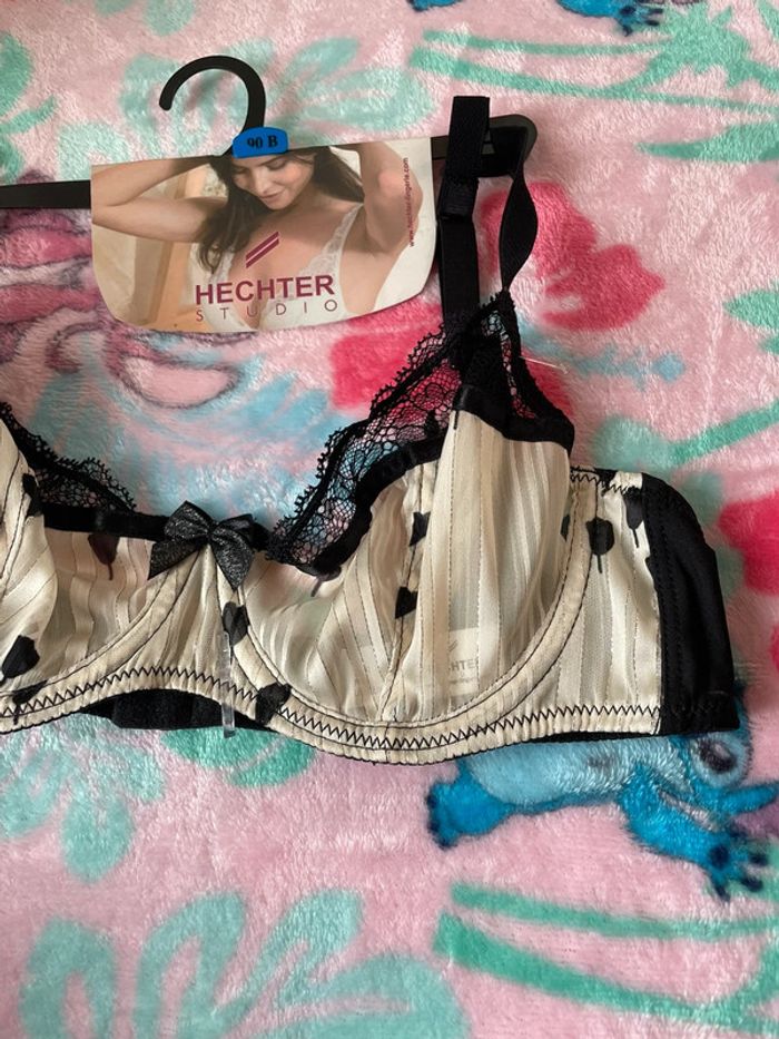 Soutien gorge avec armatures crème et noir à motifs et dentelle, taille 90B, marque Daniel Hechter - photo numéro 2