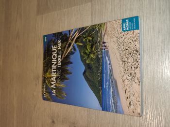 Livre neuf papier glacé La Martinique