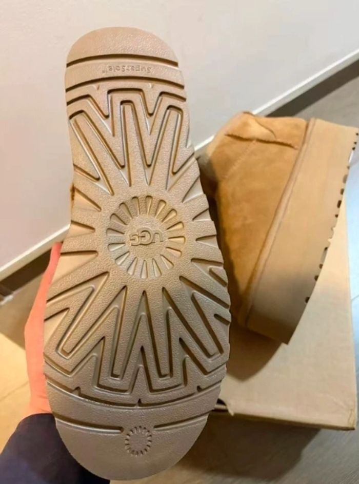 Bottes de neige UGG à talons hauts, pointure 37 - photo numéro 8