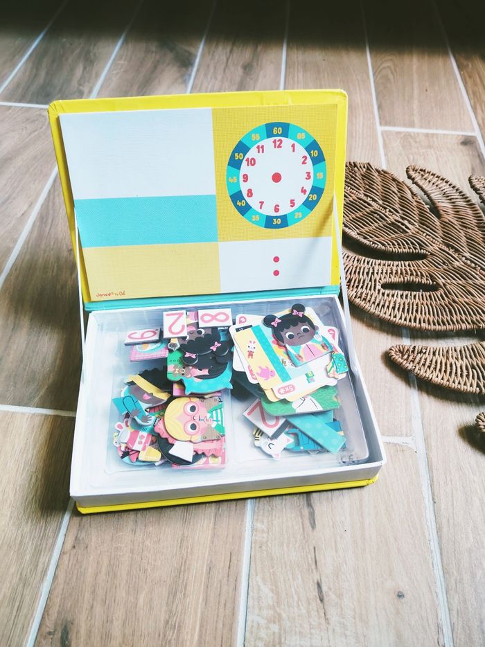 🧩Coffret Magneti' book j'apprends l'heure magnetique /aimanté marque Janod - photo numéro 3