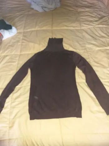 Pull marron.