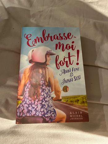 Embrasse moi fort de Adria Font & Imma Sust