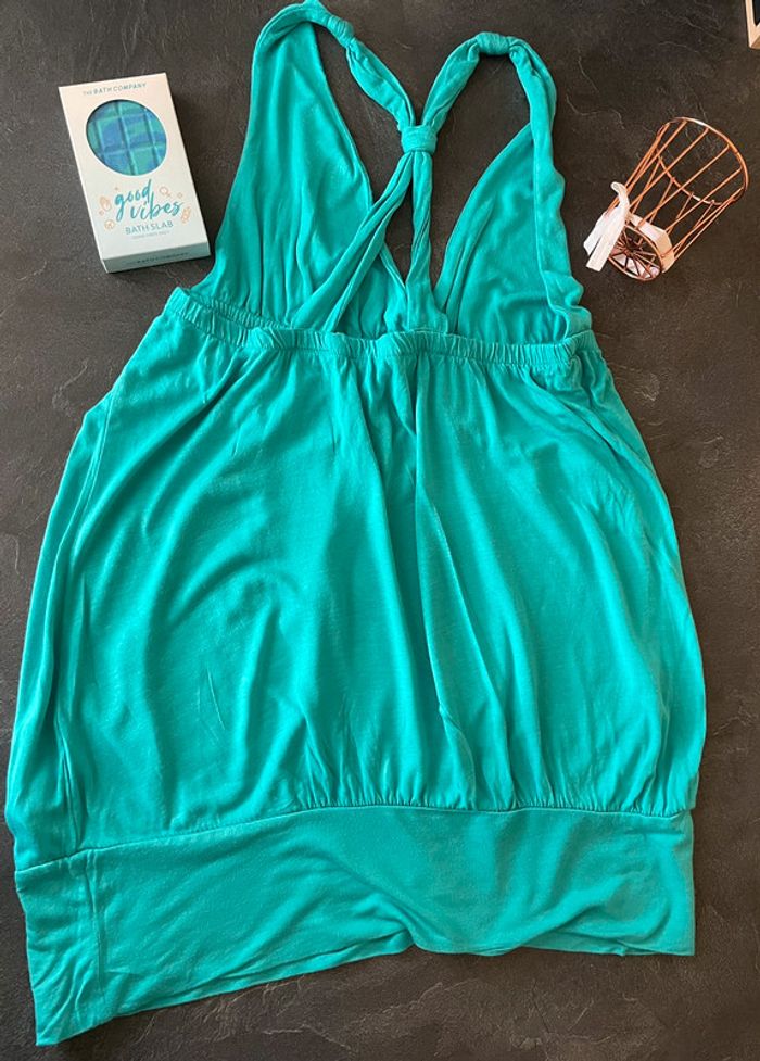 Top turquoise avec décolleté . - photo numéro 3