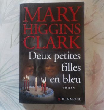 Deux petites filles en bleu de Mary Higgins Clark Ed. Albin Michel