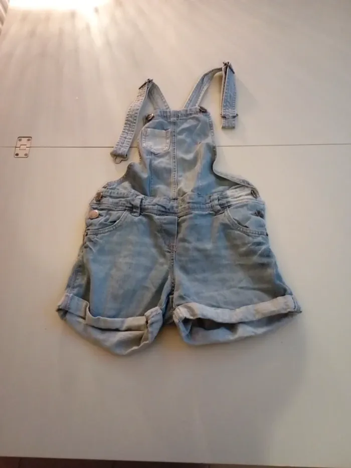 Salopette short en jean c&A 152 cm réglable à l'intérieur