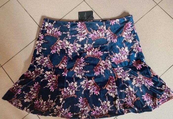 Jupe en velours Cortefiel taille 6 XXL neuve